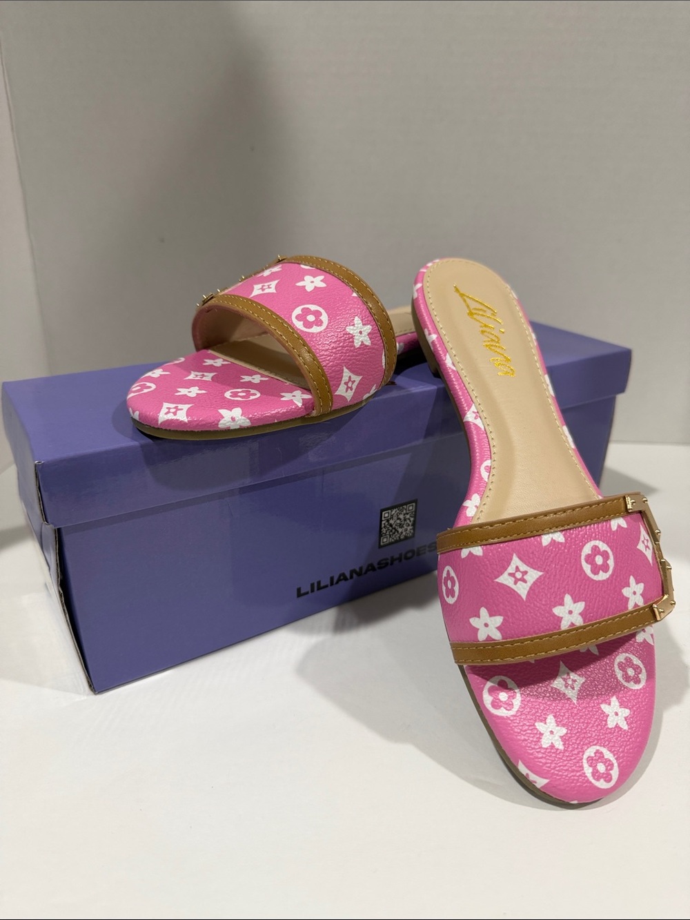 Liliana Pink & White Floral Monogram Slide Sandals (NWT)- Sz. 5.5
